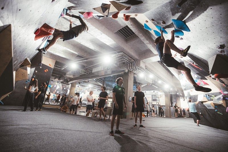 Climbing District